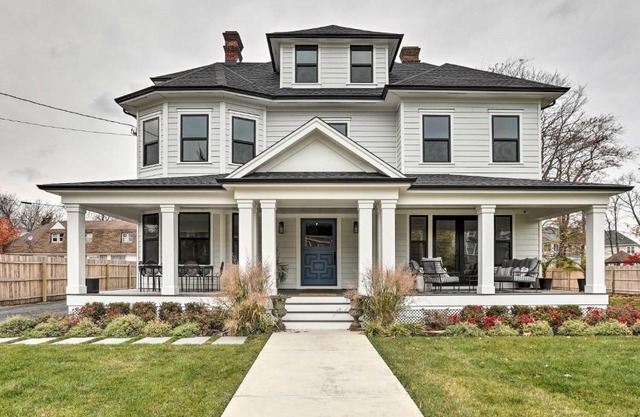 Grand Long Branch Home 1 Block to Beach!