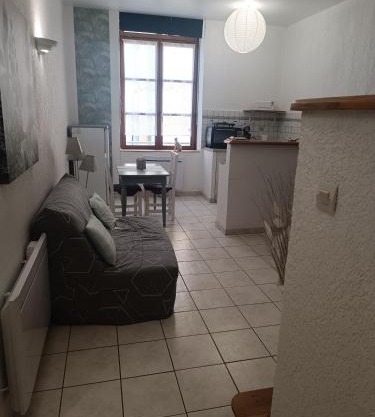 Grand Studio meublé chez COCO