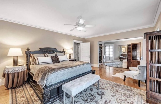 Grand Suite in B&B Historical 1896 Georgian Revival Manor in Green Bay