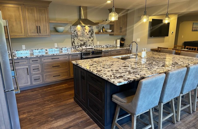 GRAND TRAVERSE GETAWAY Downtown luxury condo 3 blocks from the beach, sleeps 16.