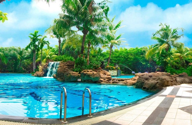 Grand Tropic Suites Hotel