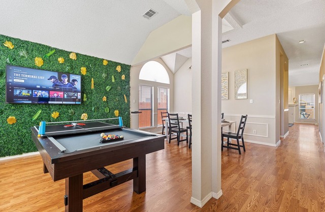 Grand Venture - Jacuzzi Tub/Playground/Pool table!