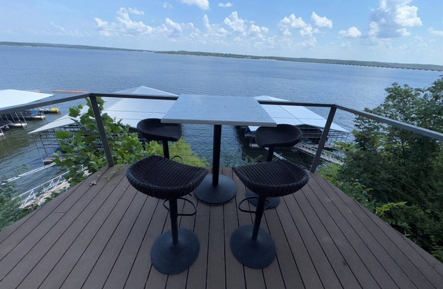 Grand Waterfront-Luxury 4-Level Lakefront Retreat, Community Pool