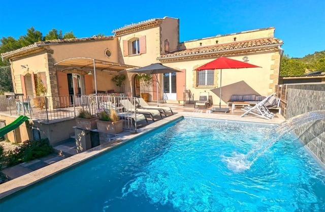 Grande Maison Piscine Chauffée en Provence, Avec vue Dominante