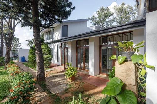 Grandeur Villa by StayJade Huge Garden 5BHK