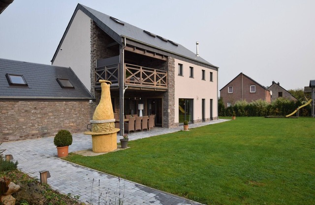 Grandeur Villa with Sauna & Jacuzzi in Durbuy