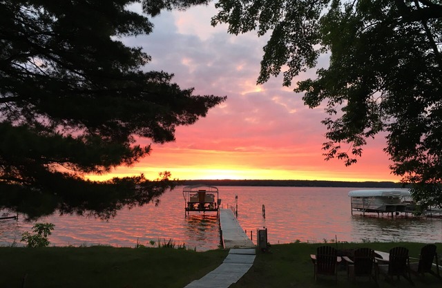 Grandview Beach 4 Bedroom House on private road Mullett Lake and Inland Waterway