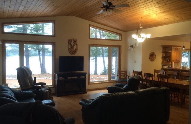 Grandview Lake cottage, July and or AugustnPrivate luxury 500 feet waterfront