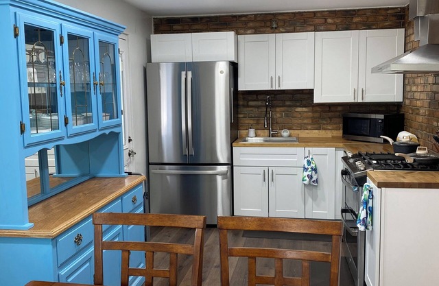 Granny’s House - 100 year old cabin revived as your perfect vacation home.