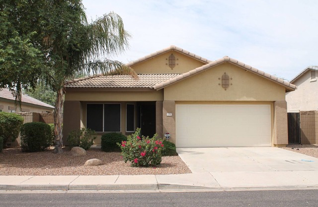 Great Avondale Location - 3 bed,2 bath, Pool and Sunsets. Close to Everything!