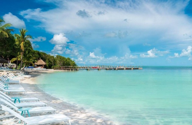 Great Deal! Three Hammock View Units, Pools and Hot Tub, Private Beach Access!