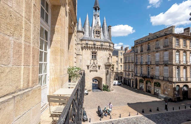 Great Flat Place du Palais Bordeaux Center