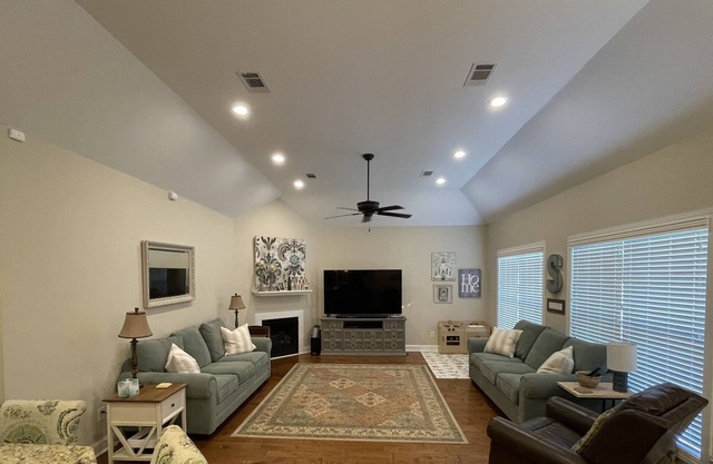 GREAT HOME FOR FOOTBALL GAMES AND GRADUATION! 5 MILES FROM SQUARE AND CAMPUS!