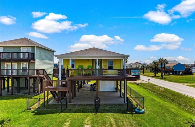 Great Location, Fenced Yard, Pet Friendly! Low Rate!
