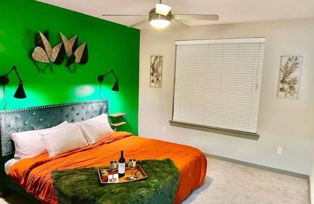 Green Manifesto 1 BD/1 Bath Galleria/Downtown
