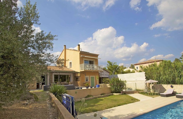 Green Provence, calm and comfort, near Aix en Provence and Sainte Victoire,