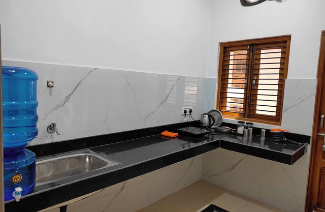 Green View Apartment,Entire 2 bedroom apartment with private kitchen and parking