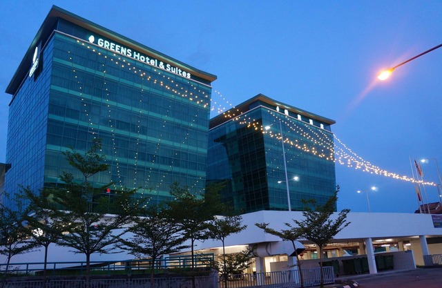 Greens Hotel & Suites