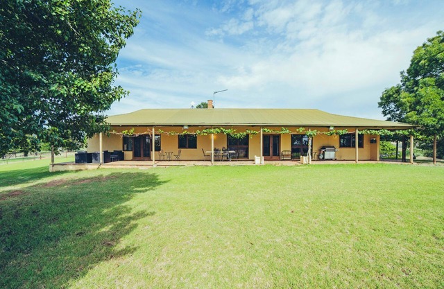 Gregadoo Homestead (20 mins from Wagga)