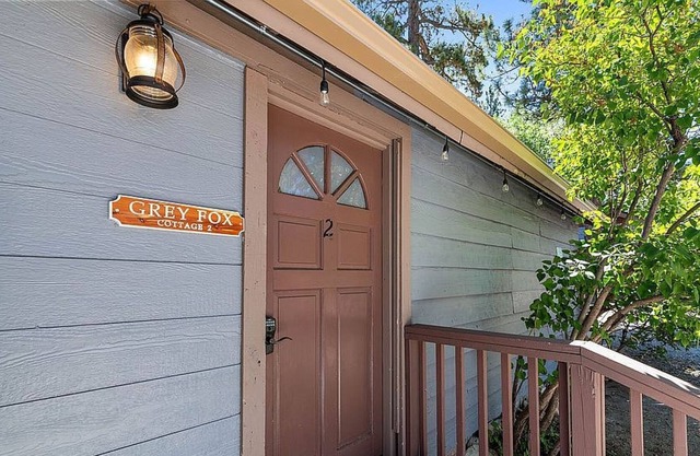 Grey Fox Studio Pet Friendly Adjacent to Cottage 1