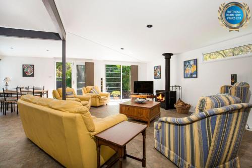 Grey Gables - Pet Friendly with Fireplace, Pool, Spa & Sauna