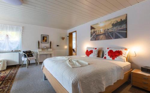 Große Helle Wohnung am Wald in Bad Saarow Nahe Grünheide und Berlin Souterrain