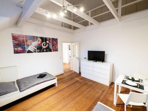 Grosse-Monteurwohnung-in-Villa-4-Zimmer-WLAN-TV-Kueche-Ahrensburg-Naehe-Hamburg-OD06b