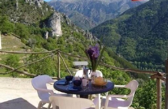 Ground floor house with stunning views over the tops of Mercantour