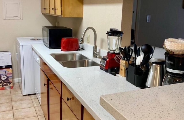 Ground level 2/2 Apt in Clear Lake Webster near NASA Kemah NEWLY RENOVATED