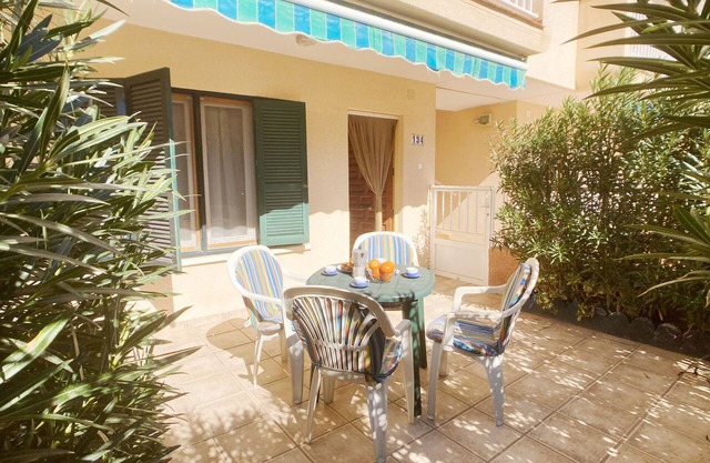 Groundfloor with terrace in Plaza Bohemia