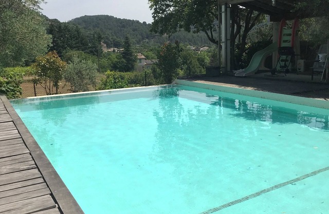Group gite with spacious rooms, private pool and view