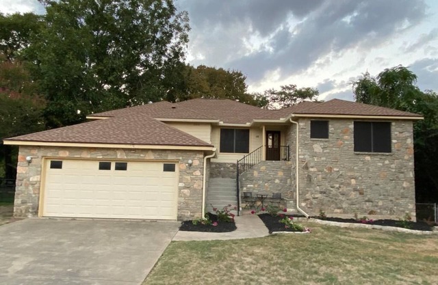 Guadalupe Riverfront/Sleeps 20/Kayaks/Shuffleboard/Fishing/Tubing/Poker Table