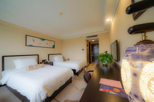 Guangdong Hotel-Free Shuttle & Registration Counter Service during Canton Fair