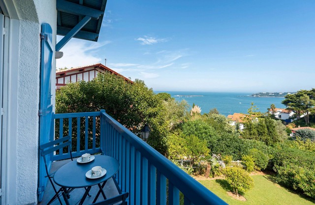 Guest Room 'L'annexe - Room' with Sea View, Balcony and Wi-Fi