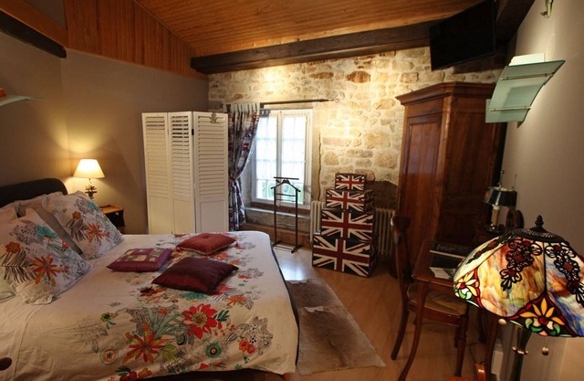 Guest room with private bathroom in a historic Priory