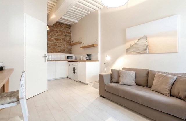 GuestReady Essential - Compact Studio near Metro
