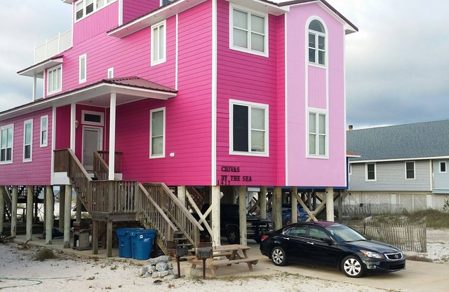 Gulf Front Family Friendly Beautiful House only White Sand between you & Gulf