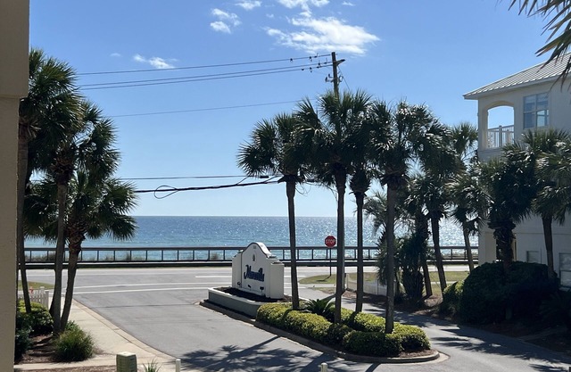 Gulf view! 2 Bedrooms & 2 Baths. Bonus includes 2 beach set ups🏝️.