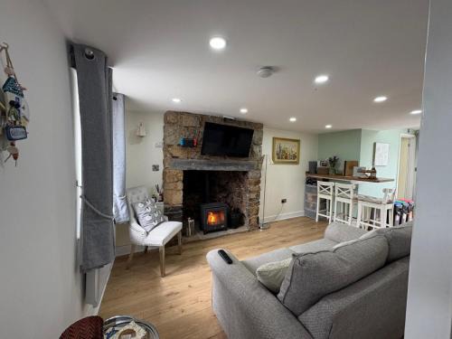 Gwens House - Traditional Cottage With Hot Tub