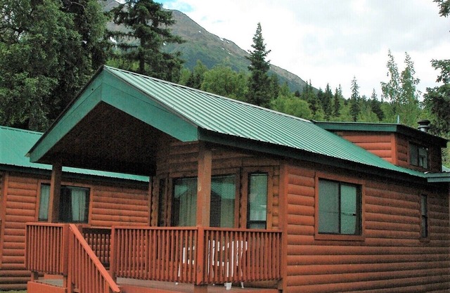Gwin's Lodge Spruce Chalet #6