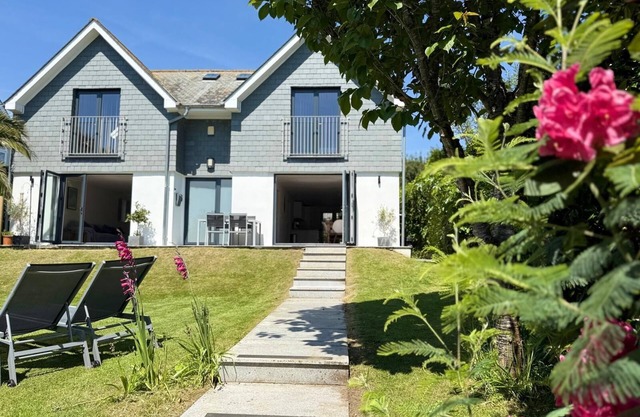 Gylly Beach Falmouth Sleeps 8 only 2 minutes walk to the beach