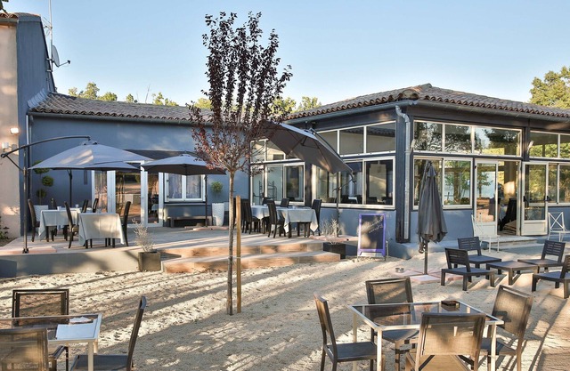Hôtel Restaurant Les Lavandins