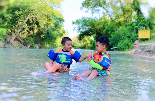 #H Son's Blue River Camp - Glamping Cabin w/2 Queen Beds
