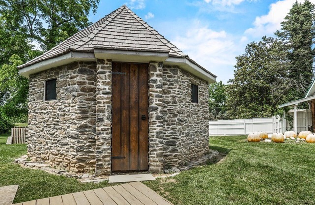 Hagrid's Escape Hut & 2 Escape Rooms Sleeps 15+