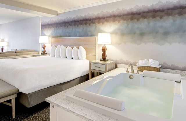 Hallmark Resort - Newport