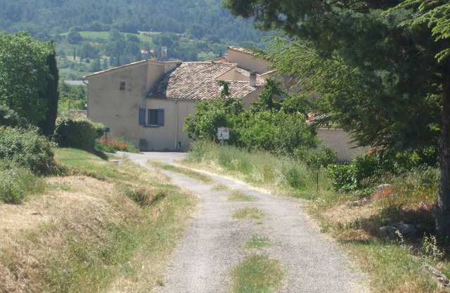 Hamlet house in Saint Saturnin-lès-Apt in the heart of the vineyards in the Luberon