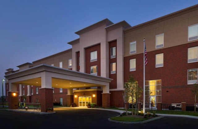 Hampton Inn & Suites Syracuse/Carrier Circle