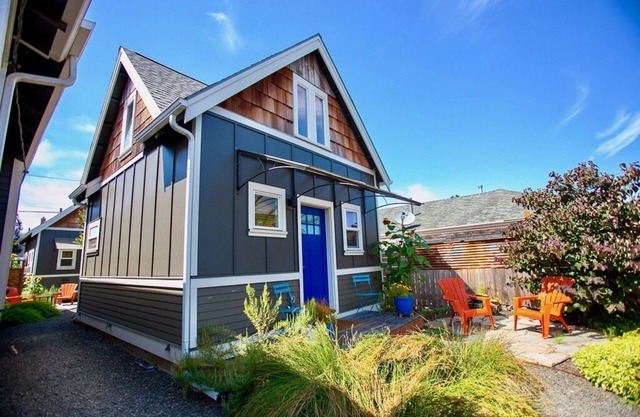Handcrafted Micro-Loft in close-in Portland, fun historic area - Blue Door