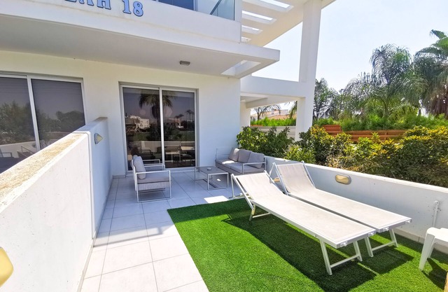 Happy Day Dreamer Apartments - Blue Beach Suite
