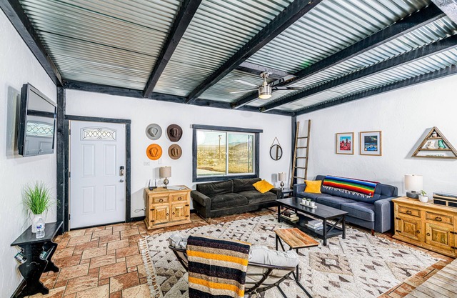 Happy Haven Homestead - Tranquil Home w/Hot Tub